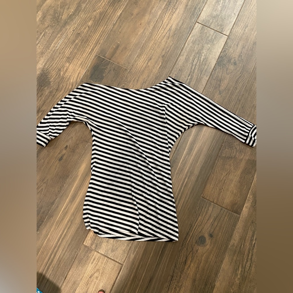 Black and white stripes 3/4 sleeve top